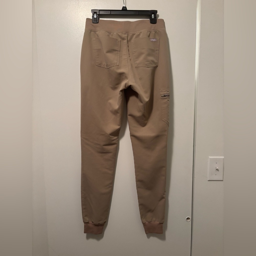 Figs Women's Zamora Joggers in Latte - Picture 3 of 4